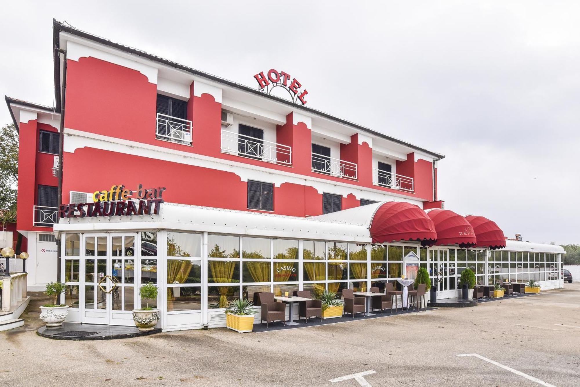 Hotel Zephyr - Plovanija Buje Exterior photo